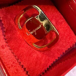 Gorgeous Salvatore Ferragamo Vara Scarf Ring Gold Metal Box & Cloth Incl